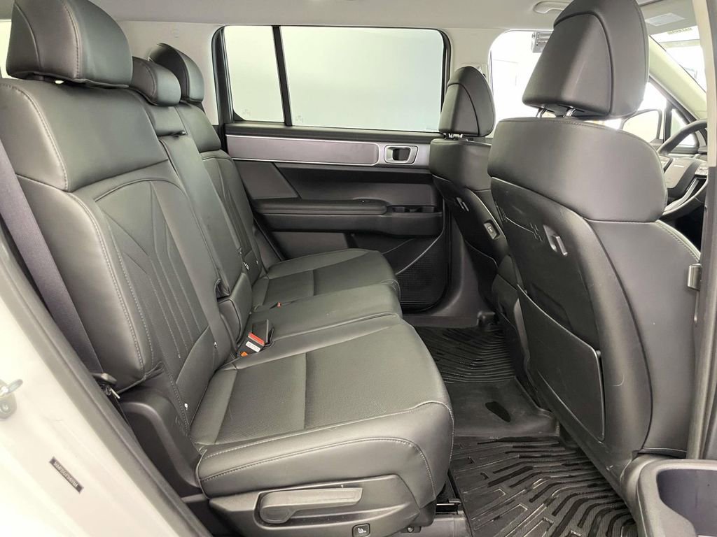 Used 2025 Hyundai Santa Fe SEL AWD/4WD image 18