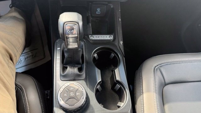 Used 2025 Ford Bronco Outer Banks AWD/4WD image 25