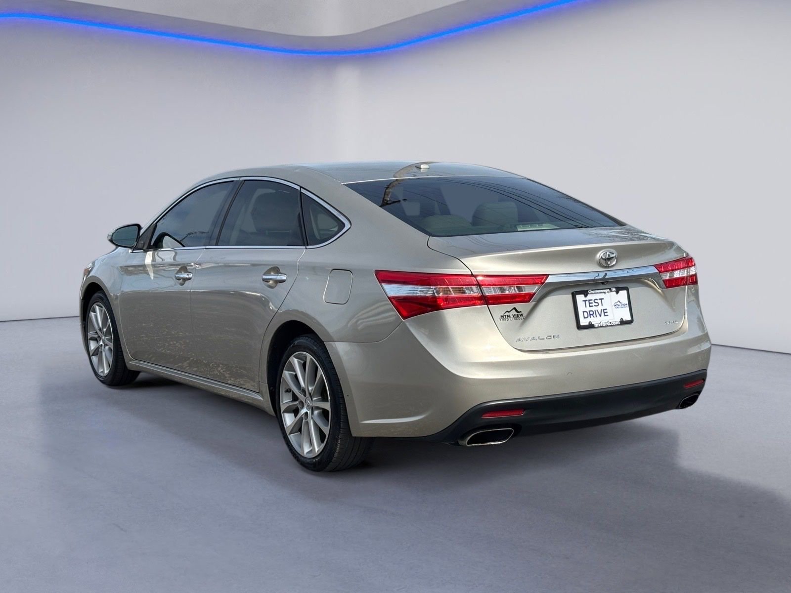 Used 2014 Toyota Avalon XLE Touring FWD image 3