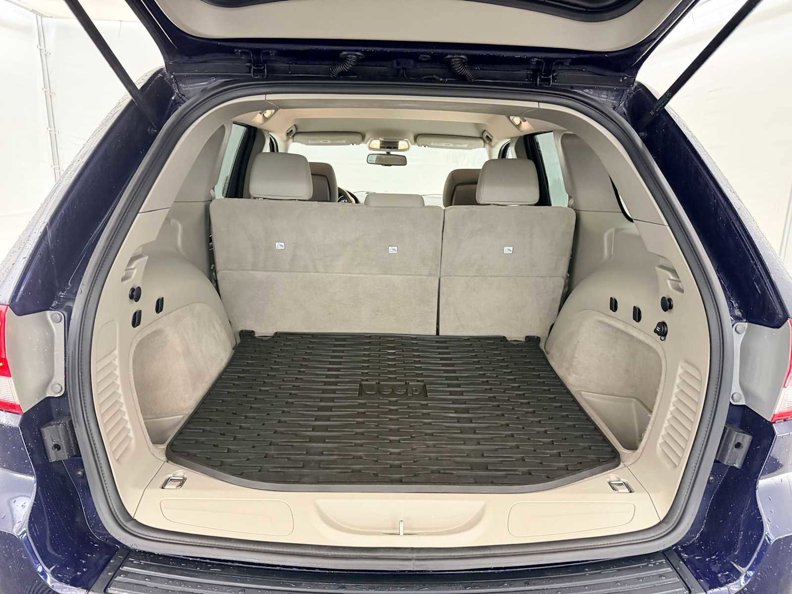 Used 2012 Jeep Grand Cherokee Laredo w/ All Weather Capability Group image 30