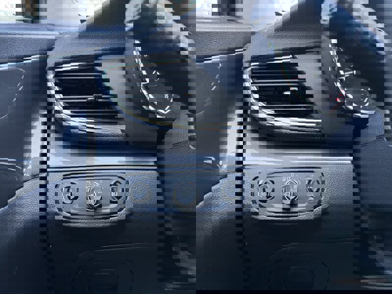 Used 2018 Buick Encore Essence AWD/4WD image 44