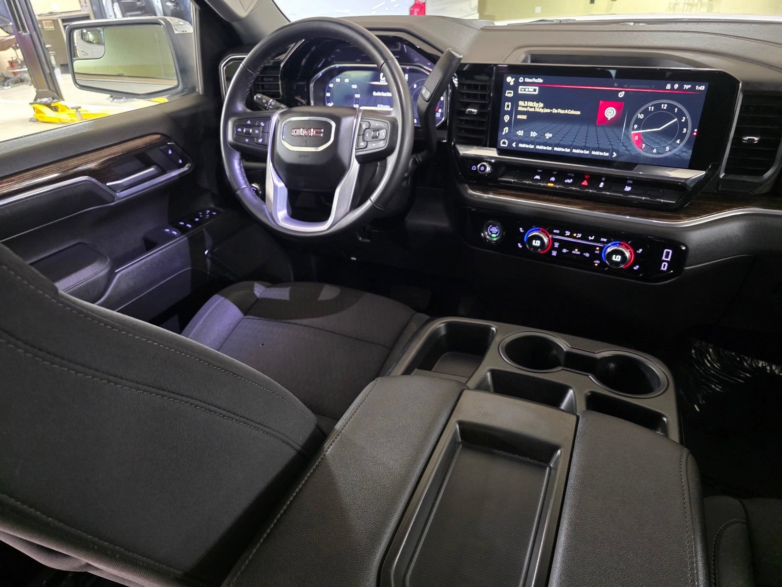 Used 2024 GMC Sierra 1500 SLE RWD image 21