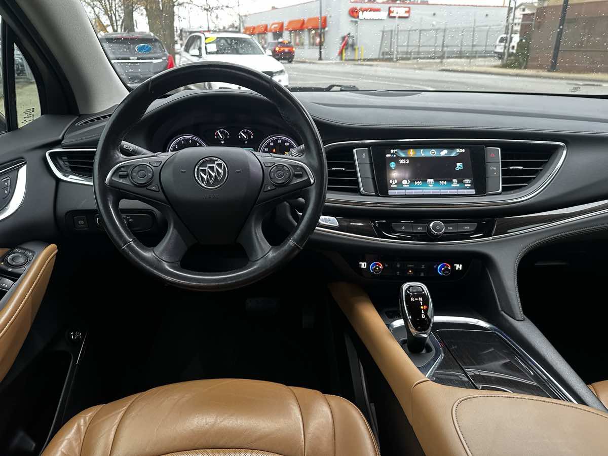 Used 2018 Buick Enclave Essence image 17
