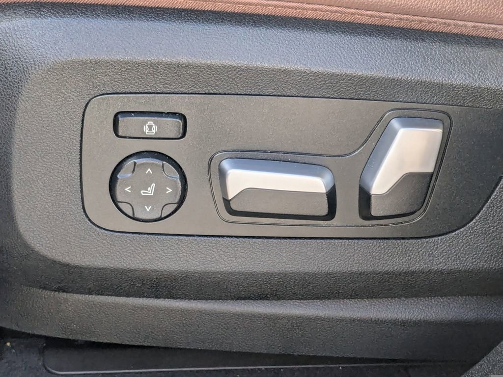 Used 2021 BMW X6 xDrive40i w/ Premium Package image 8