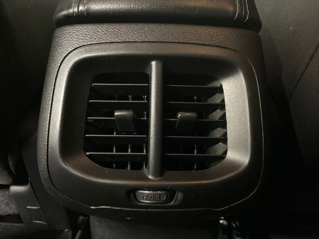 Used 2020 Jeep Cherokee Latitude FWD image 18
