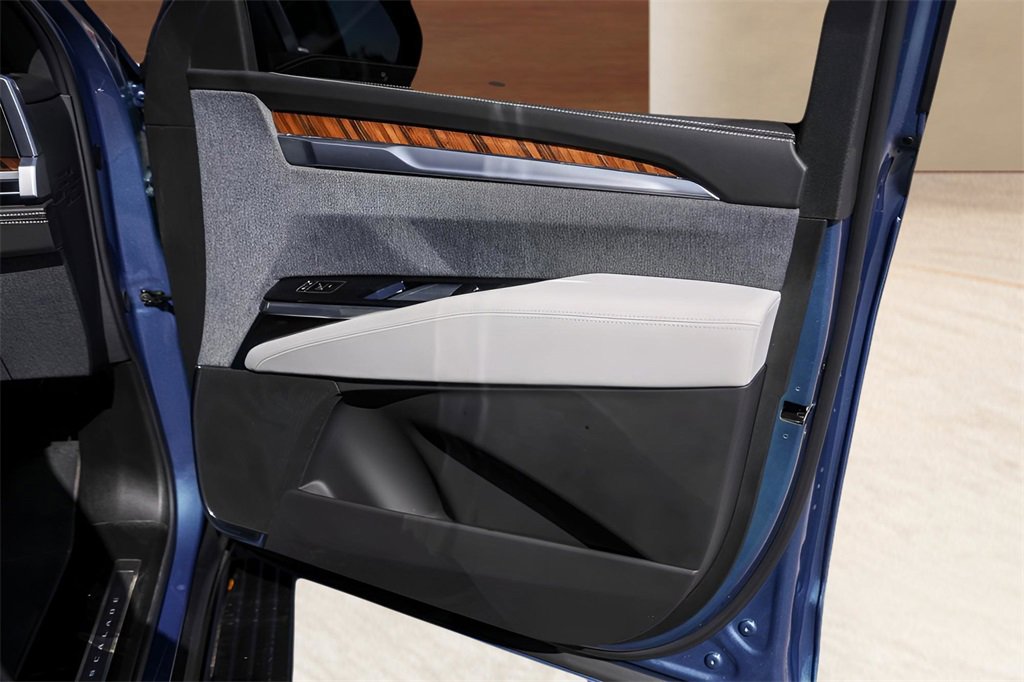 Certified 2025 Cadillac Escalade Sport Platinum w/ LPO, ONYX Package image 30