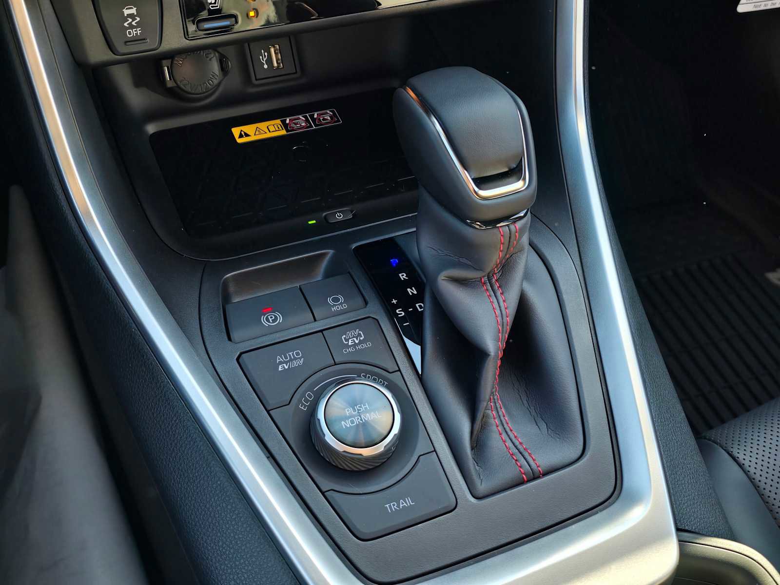 Used 2024 Toyota RAV4 XSE w/ Weather Package image 25