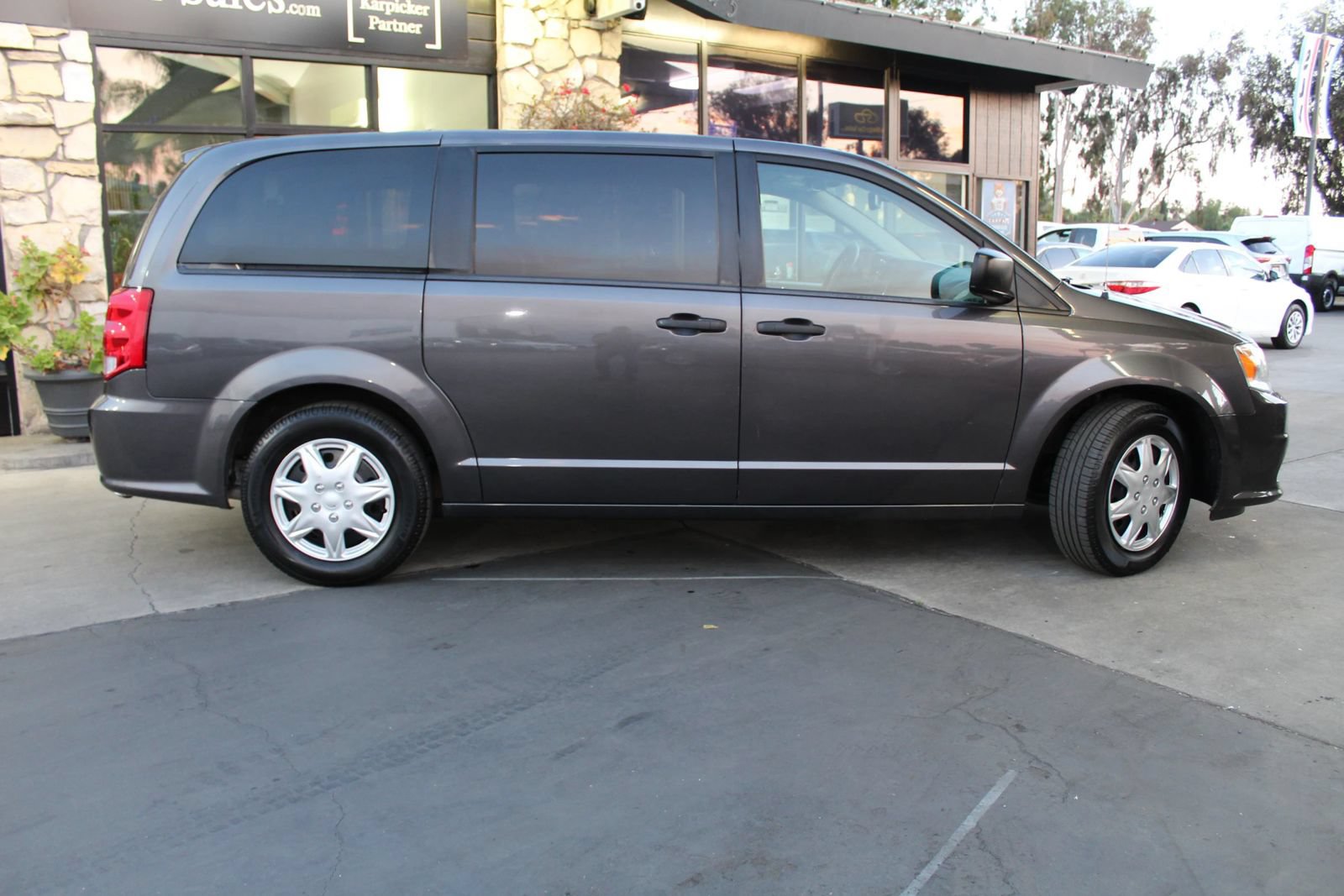 Used 2019 Dodge Grand Caravan SE FWD image 6
