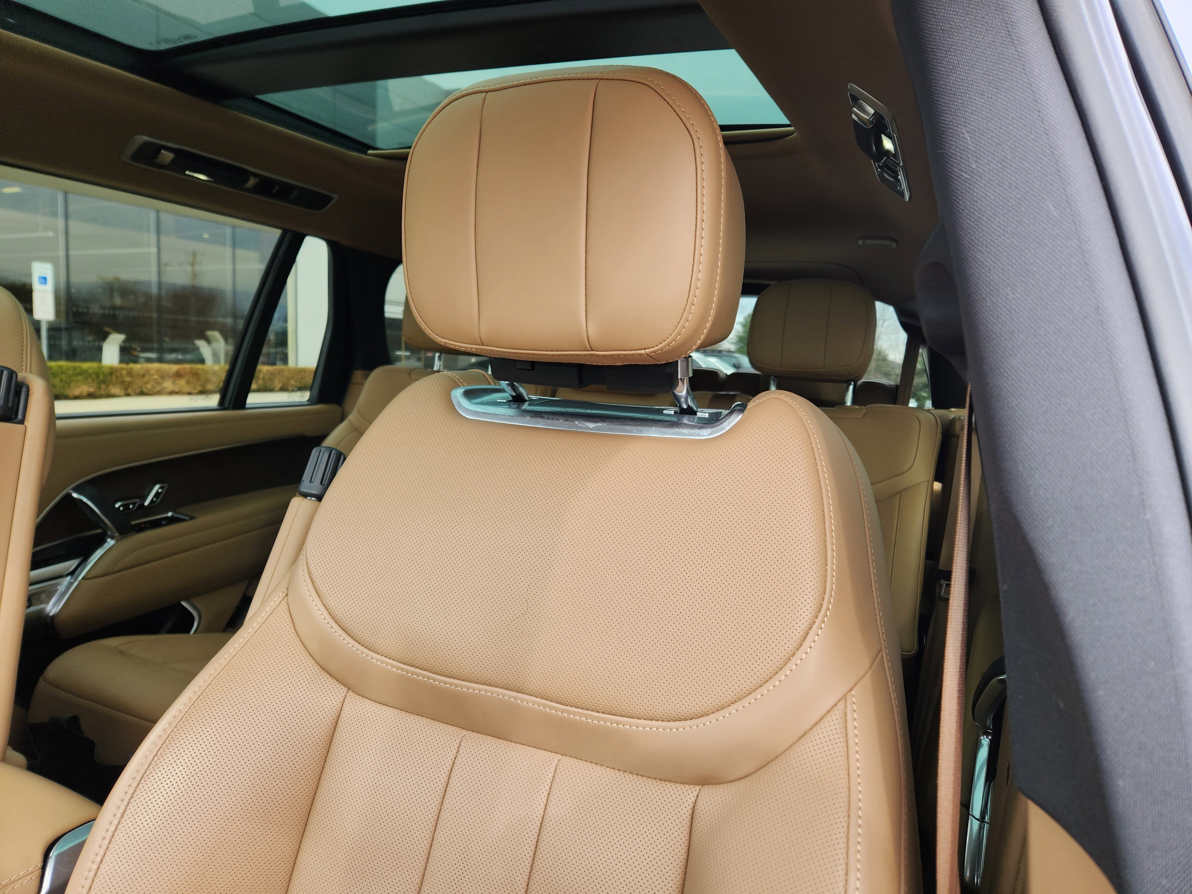 Certified 2024 Land Rover Range Rover Long Wheelbase SE image 11