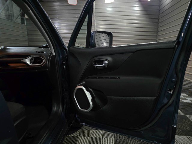 Used 2021 Jeep Renegade Latitude AWD/4WD image 31