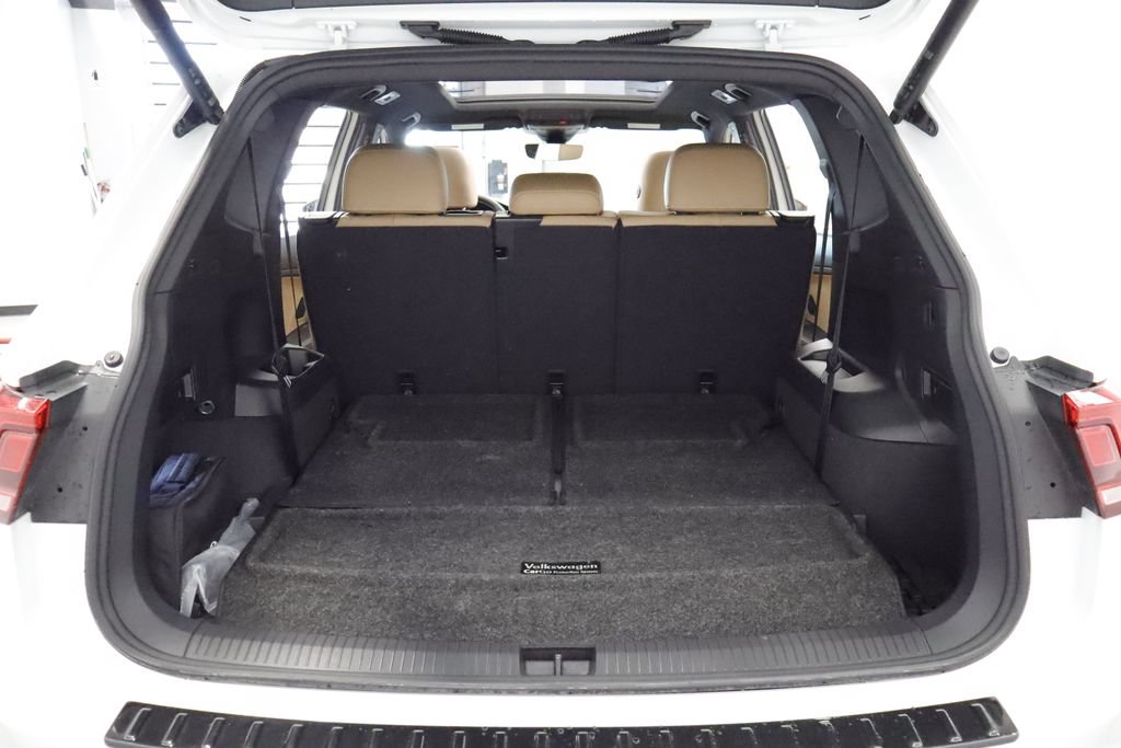 Used 2023 Volkswagen Tiguan SE R-Line FWD image 16