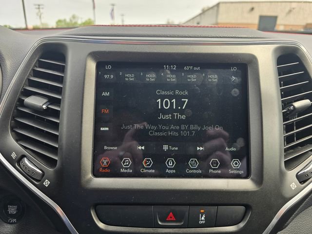 Used 2022 Jeep Cherokee Trailhawk w/ Comfort/Convenience Group AWD/4WD image 21