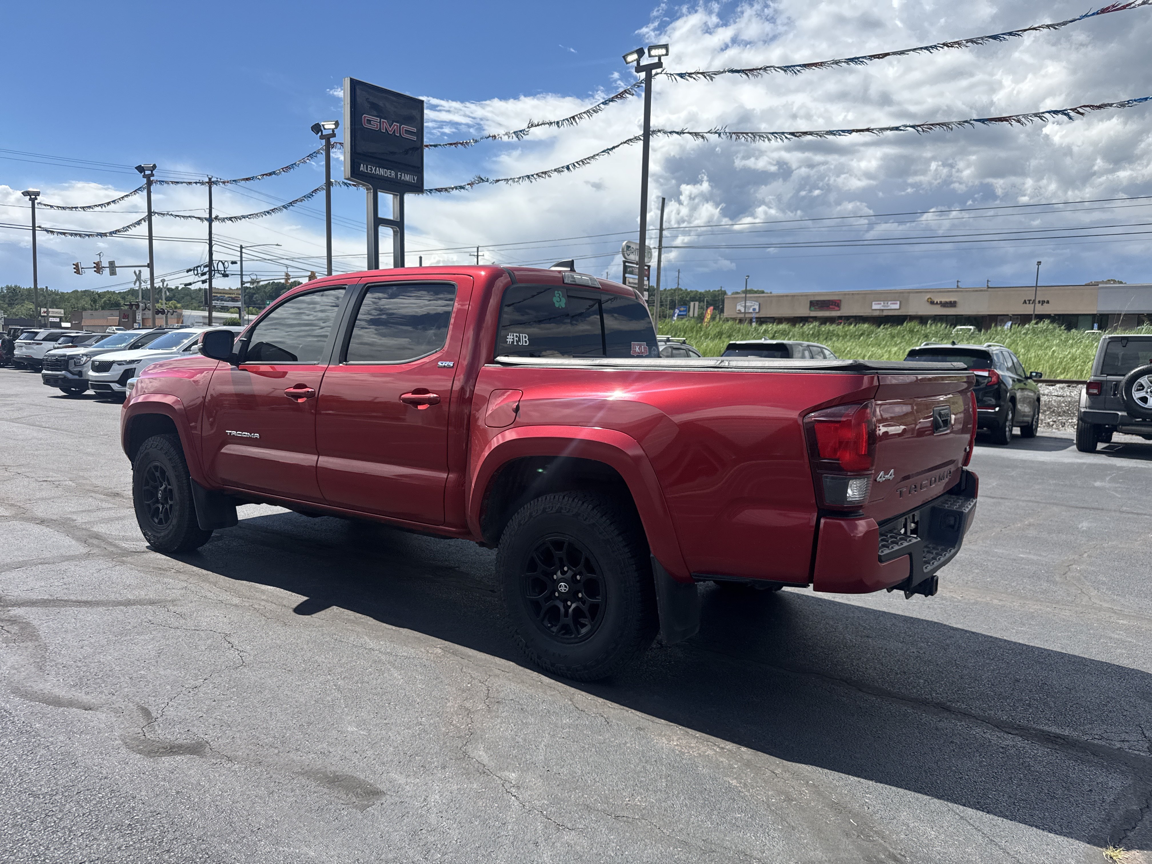 Used 2022 Toyota Tacoma SR5 w/ Technology Package AWD/4WD image 6