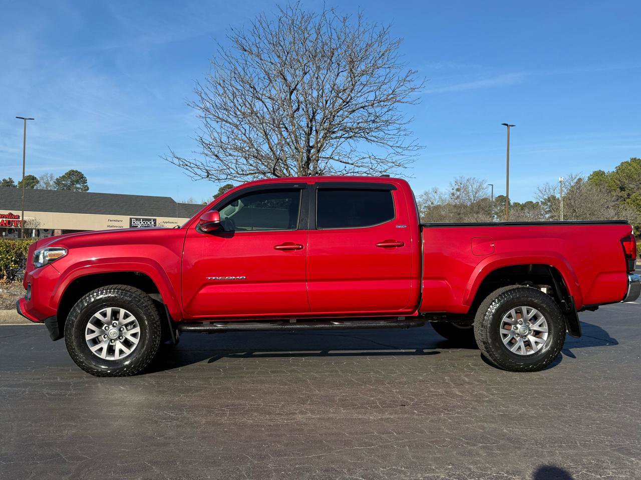 Used 2018 Toyota Tacoma SR5 AWD/4WD image 2
