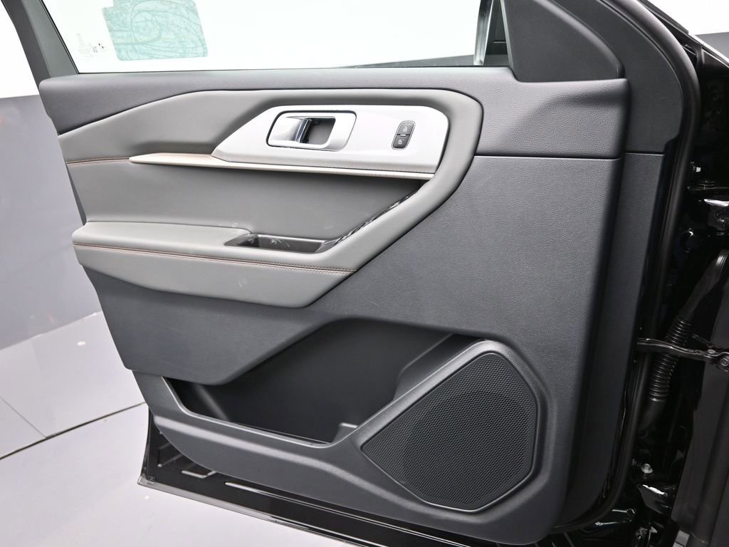 New 2025 Ford Explorer Active w/ Active Comfort Package image 13