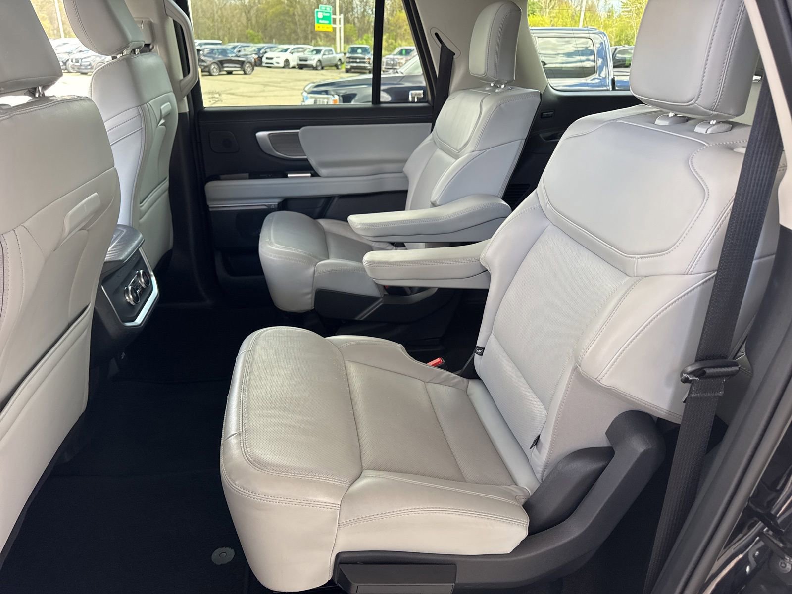 Certified 2025 Ford Expedition Max Platinum w/ Driver's Package AWD/4WD image 43