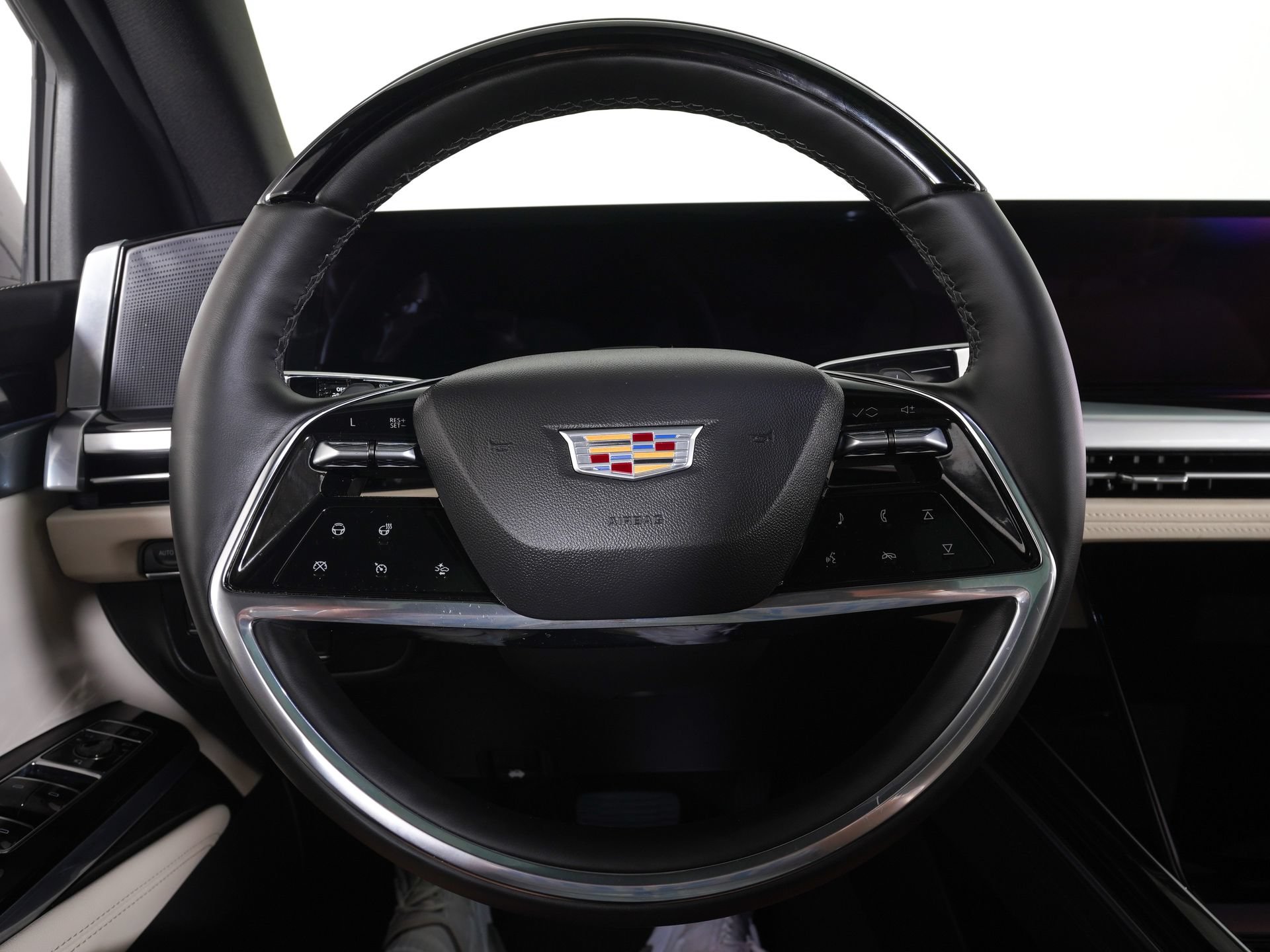 Used 2025 Cadillac Escalade ESV Sport w/ LPO, ONYX Package AWD/4WD image 18