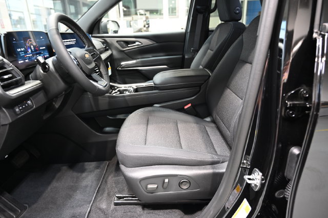 New 2027 Chevrolet Traverse LT w/ Driver Confidence Package AWD/4WD image 9