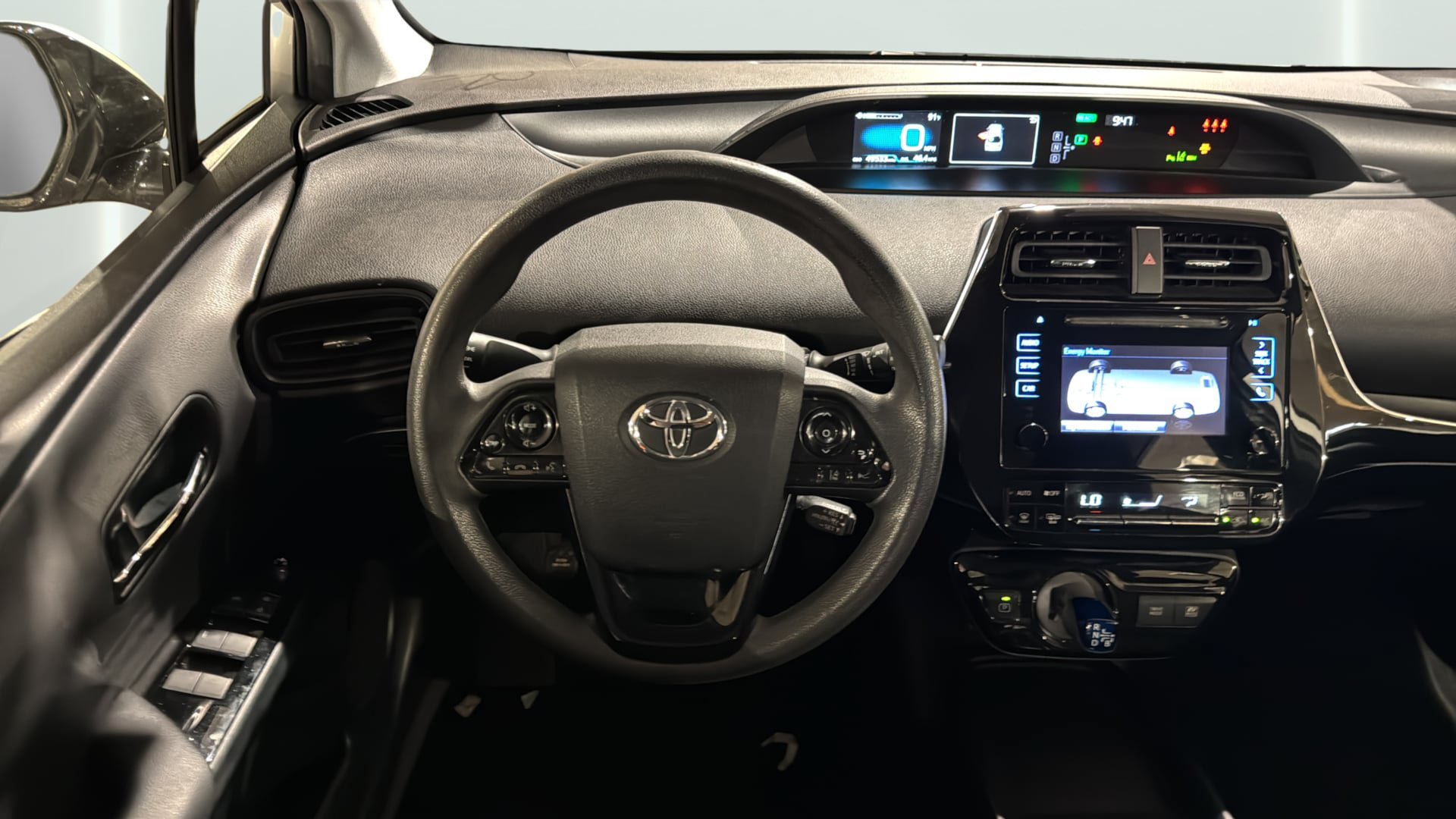 Used 2019 Toyota Prius LE w/ Preferred Accessory Package FWD image 16
