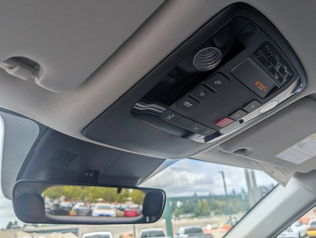 Certified 2025 Kia Carnival FWD image 16