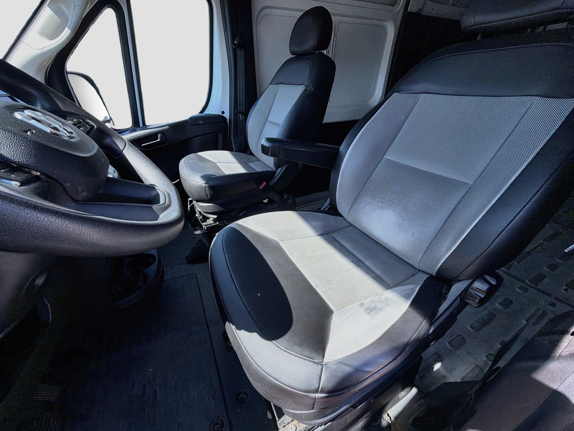 Used 2025 RAM ProMaster 2500 w/ Convenience Group FWD image 11