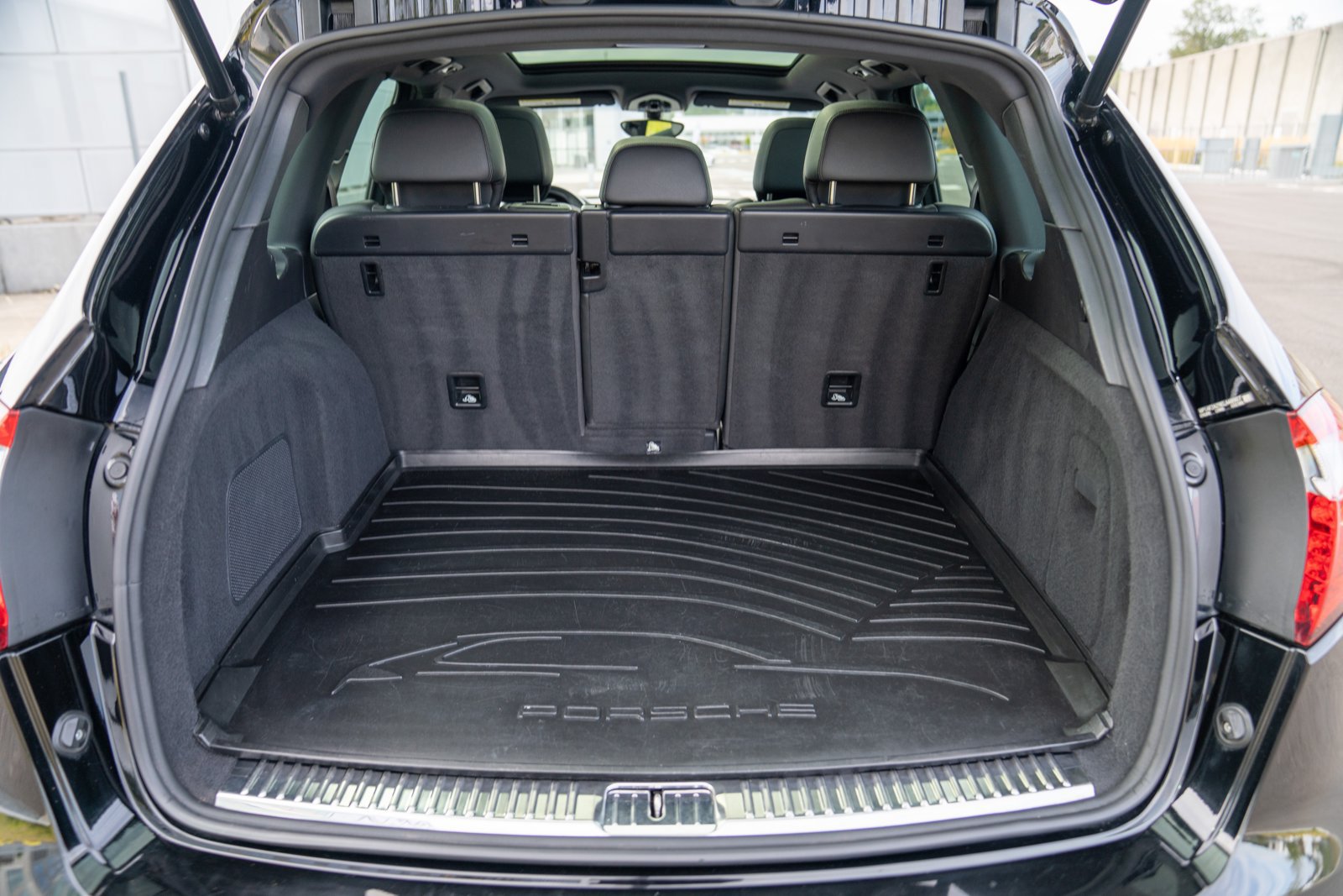 Certified 2014 Porsche Cayenne Diesel Platinum Edition AWD/4WD image 29
