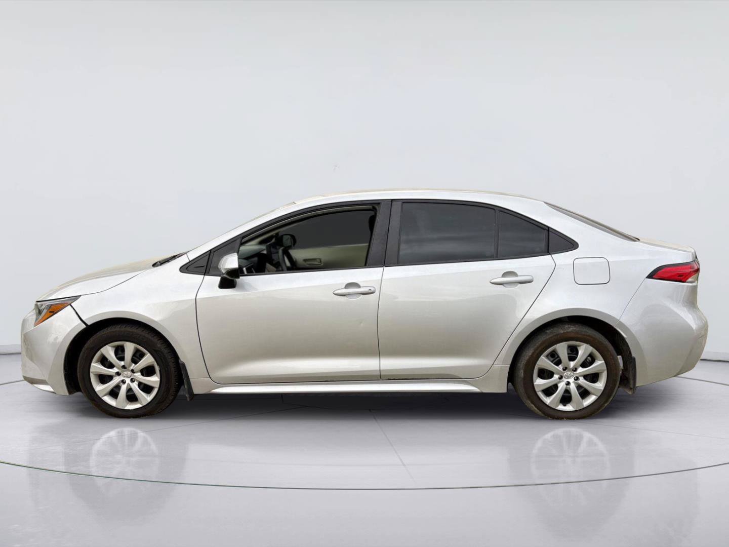 Used 2025 Toyota Corolla LE FWD image 6