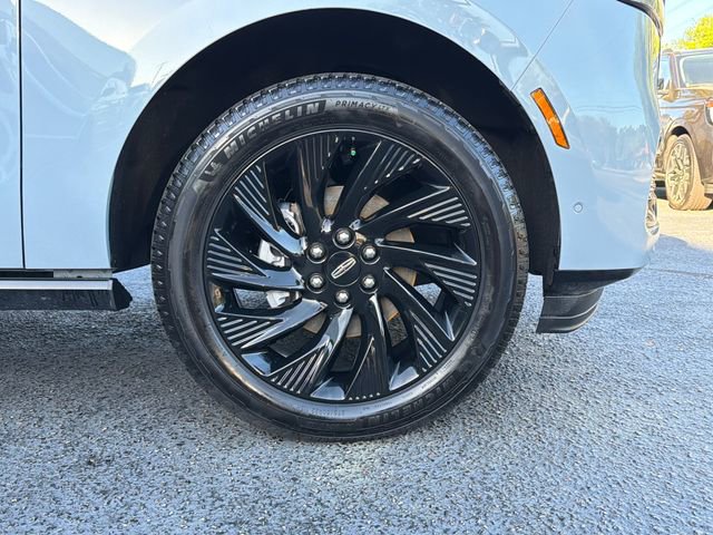 Used 2025 Lincoln Navigator L Reserve w/ Jet Appearance Package image 32