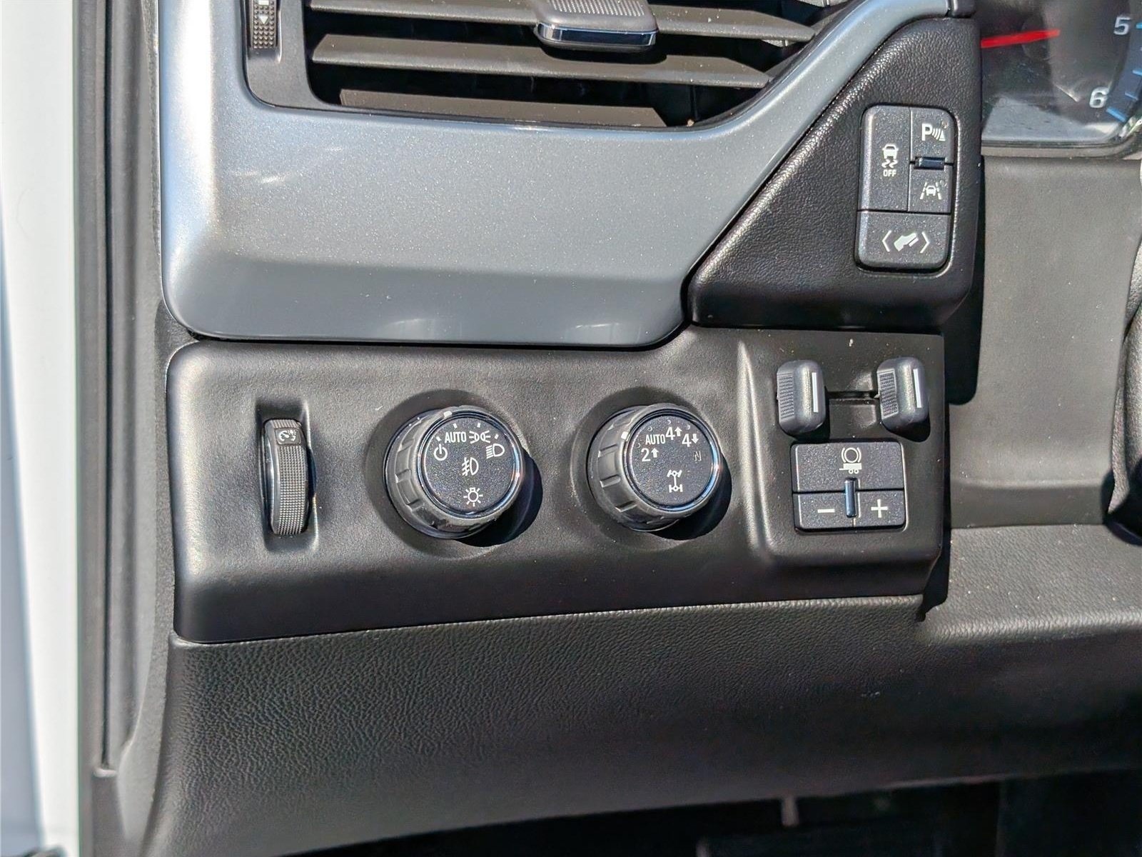 Used 2020 Chevrolet Tahoe LT w/ RST Edition AWD/4WD image 26
