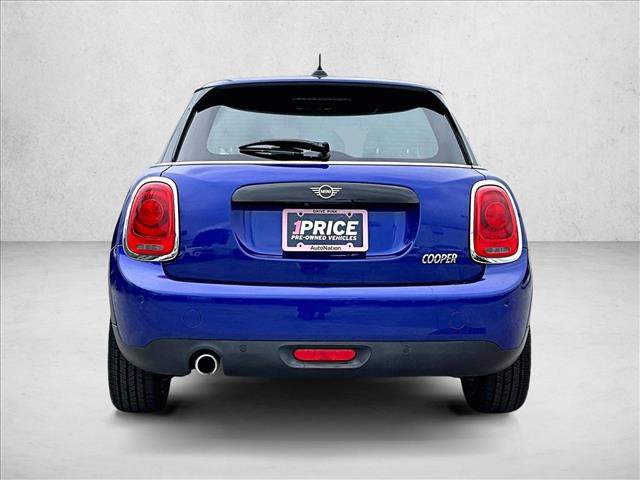 Used 2021 MINI Cooper 4-Door Hardtop image 4