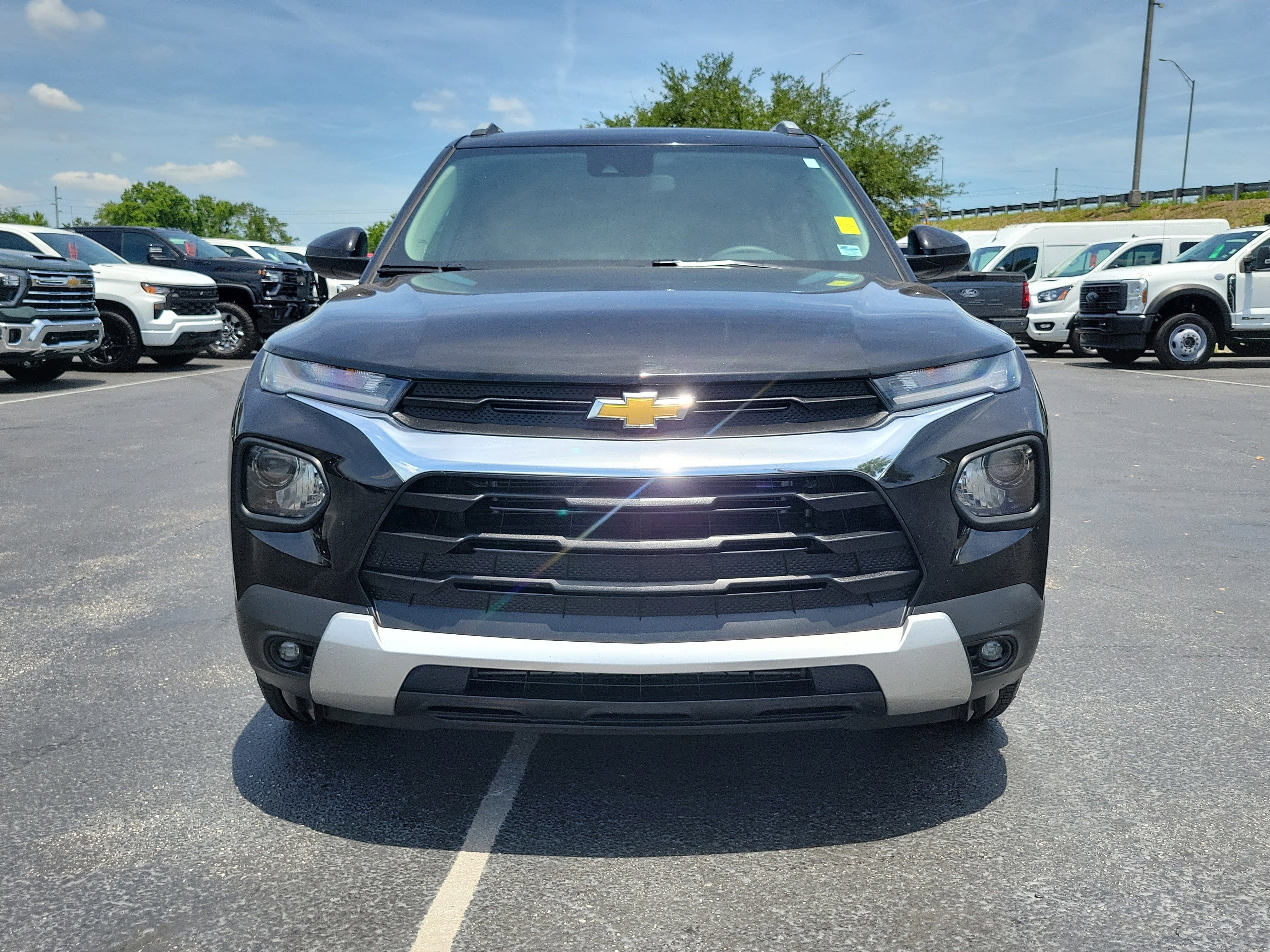 Used 2023 Chevrolet TrailBlazer LT FWD image 3