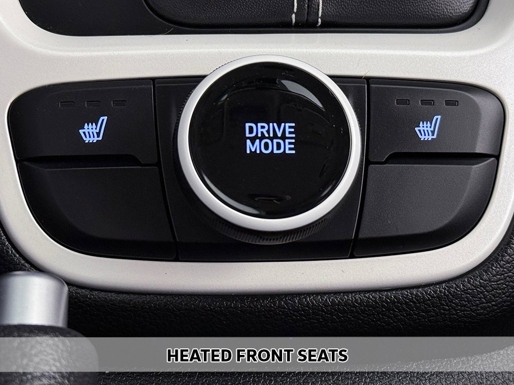 Used 2025 Hyundai Venue Limited image 6