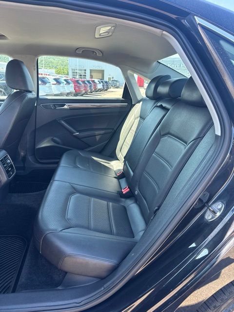 Used 2017 Volkswagen Passat 1.8T SE FWD image 11