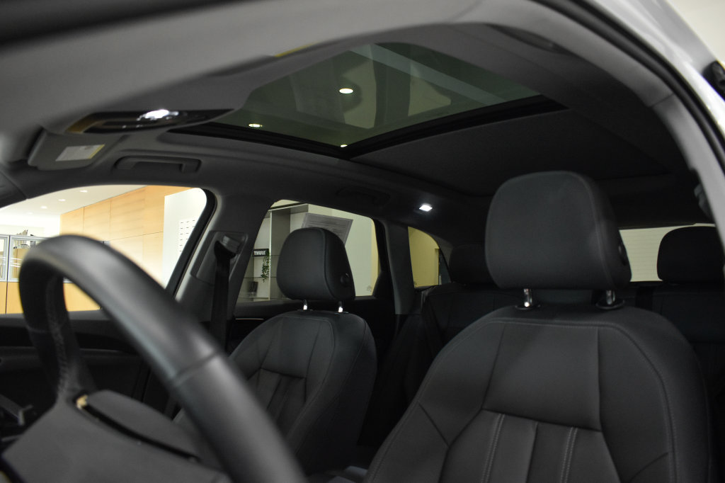 Used 2025 Audi Q5 Premium AWD/4WD image 2
