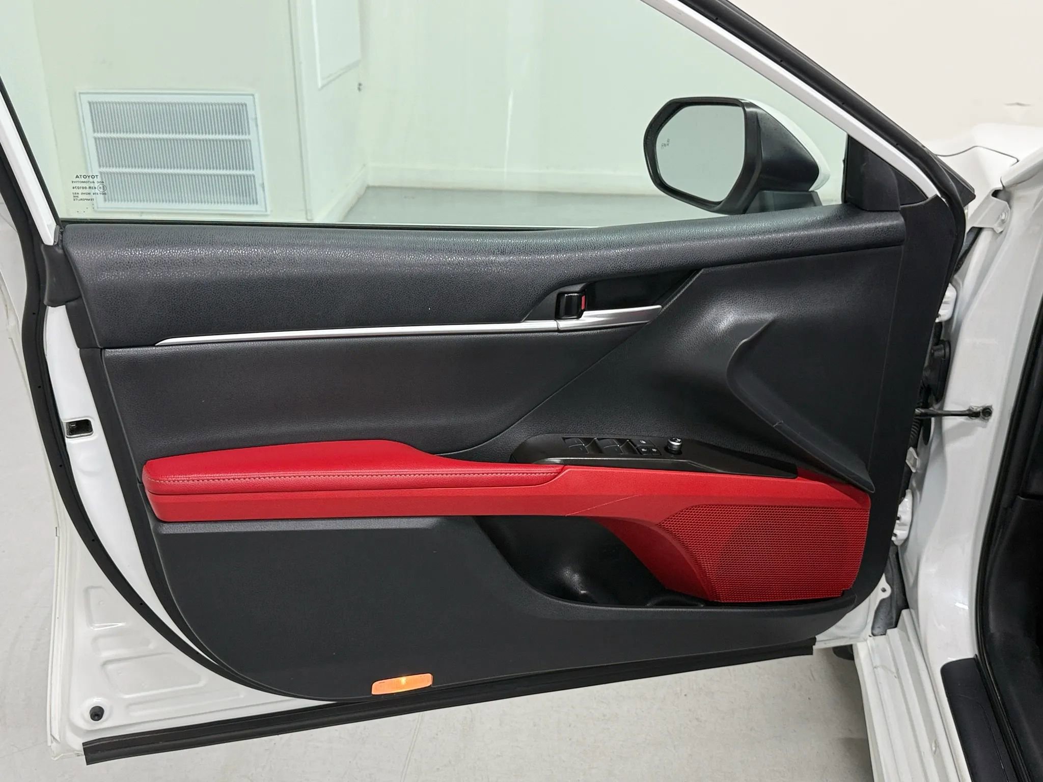 Used 2021 Toyota Camry XSE w/ Navigation Upgrade Package image 19