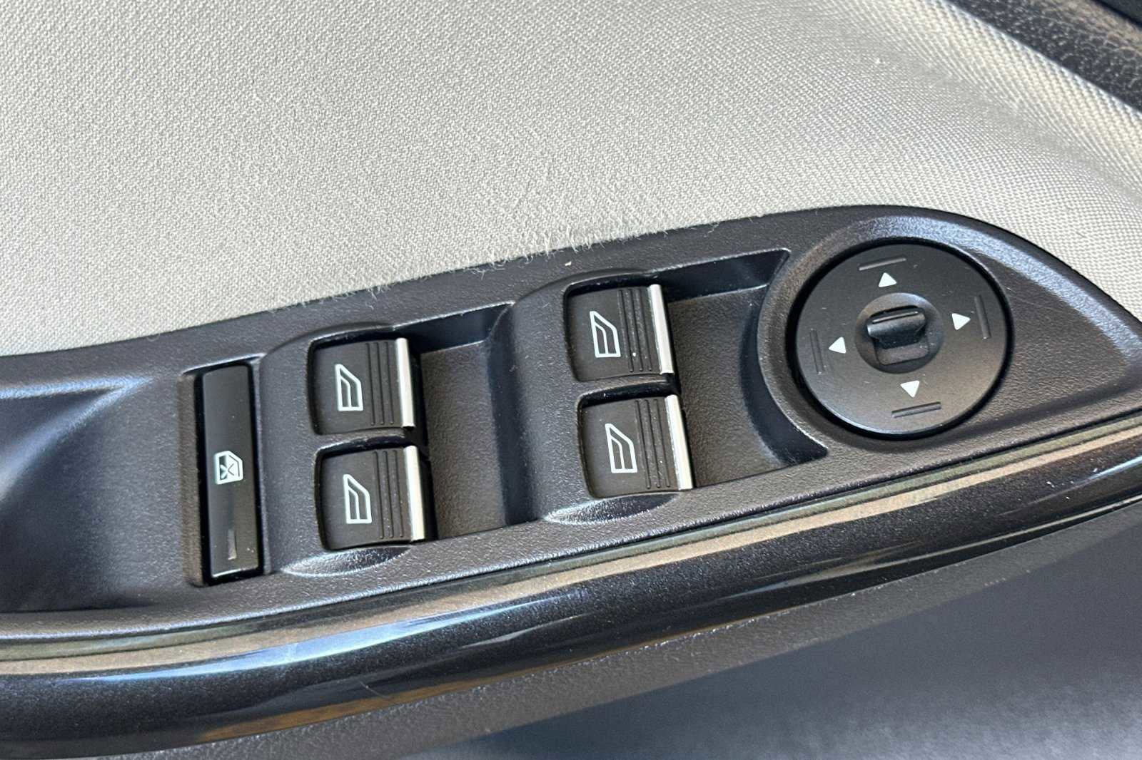 Used 2017 Ford Focus Electric Hatchback image 12