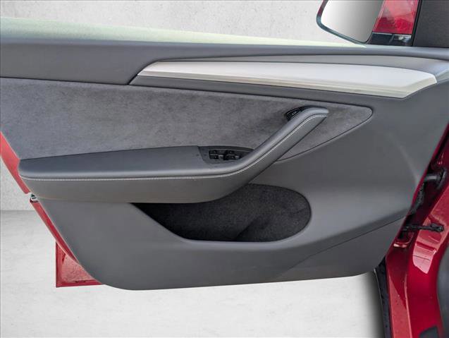 Used 2025 Tesla Model Y Performance image 11