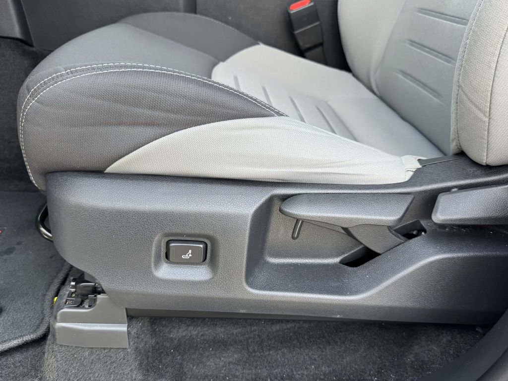 Used 2025 Toyota Tacoma TRD Off-Road AWD/4WD image 19