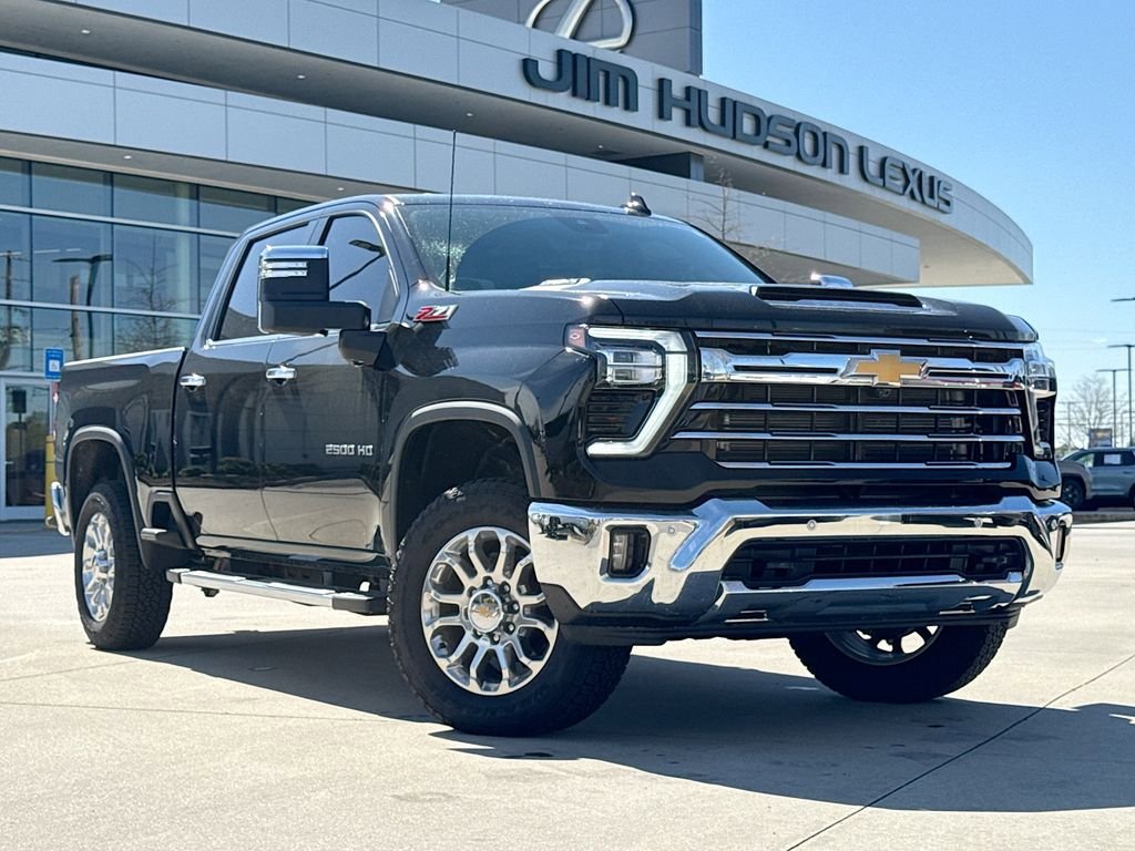 Used 2025 Chevrolet Silverado 2500 LTZ w/ LTZ Premium Package image 2