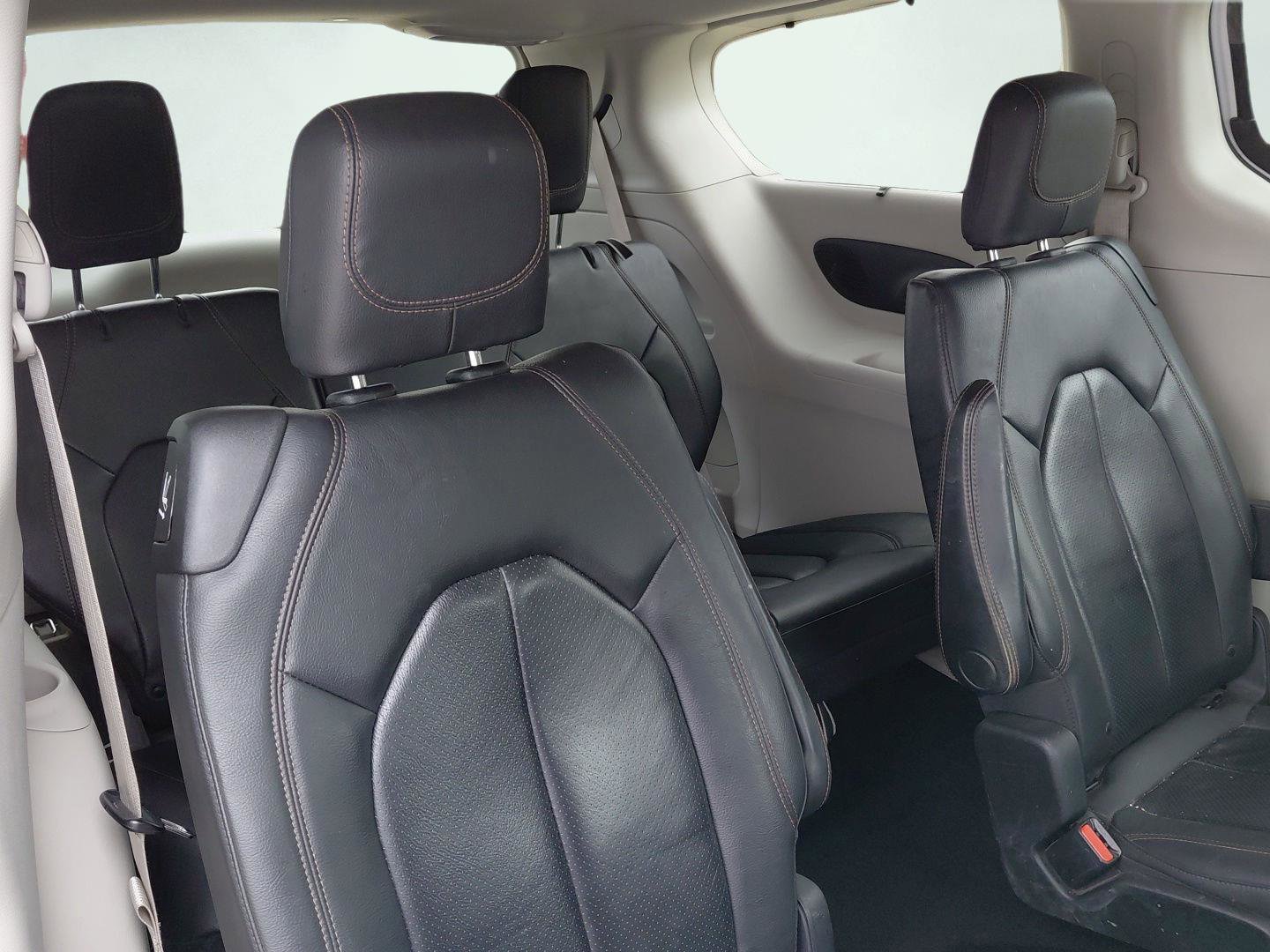 Used 2019 Chrysler Pacifica Touring-L Plus w/ Tire & Wheel Group FWD image 15