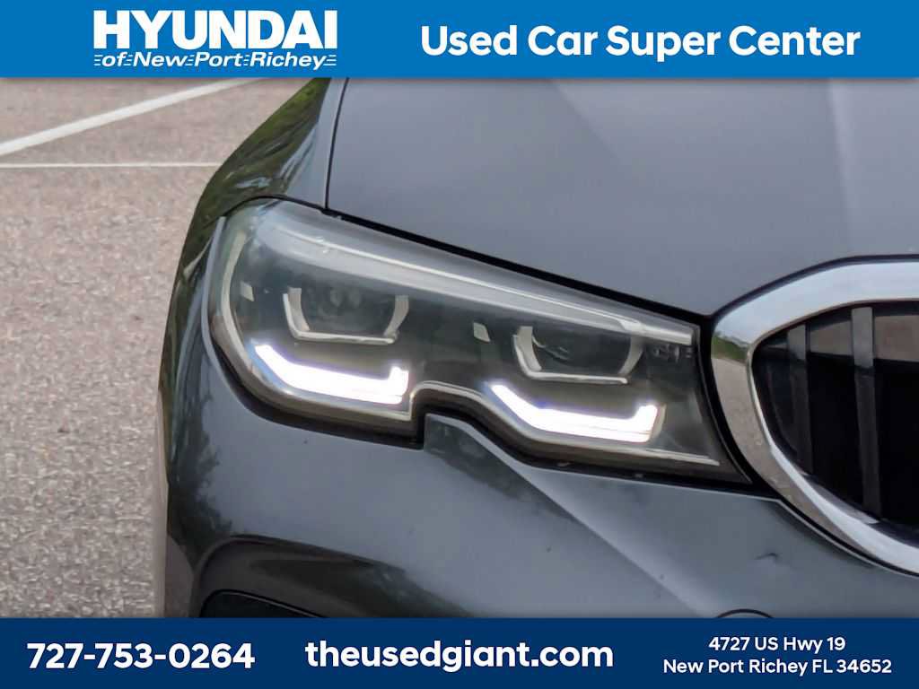 Used 2022 BMW 330e w/ M Sport Package RWD image 9