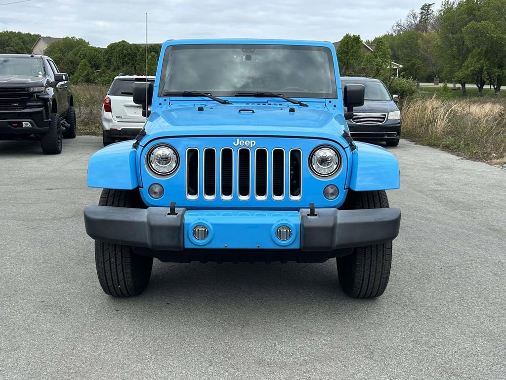 Used 2017 Jeep Wrangler Unlimited Sahara w/ Dual Top Group AWD/4WD image 8