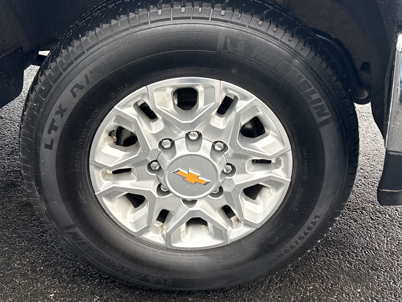 Used 2024 Chevrolet Silverado 3500 LT image 9