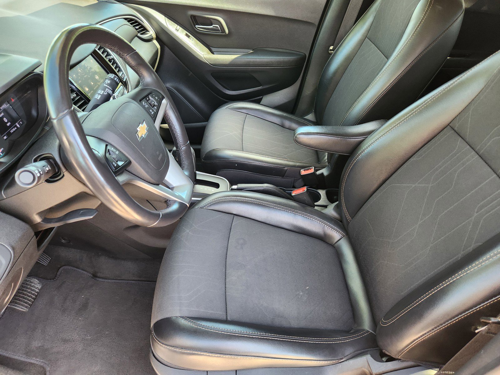 Used 2020 Chevrolet Trax LT w/ LT Convenience Package FWD image 10