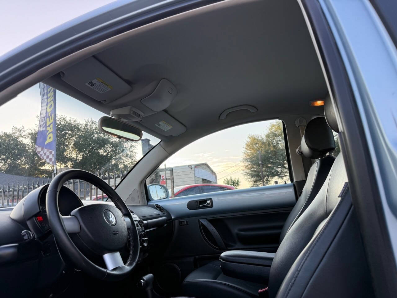 Used 2010 Volkswagen Beetle Coupe FWD image 18