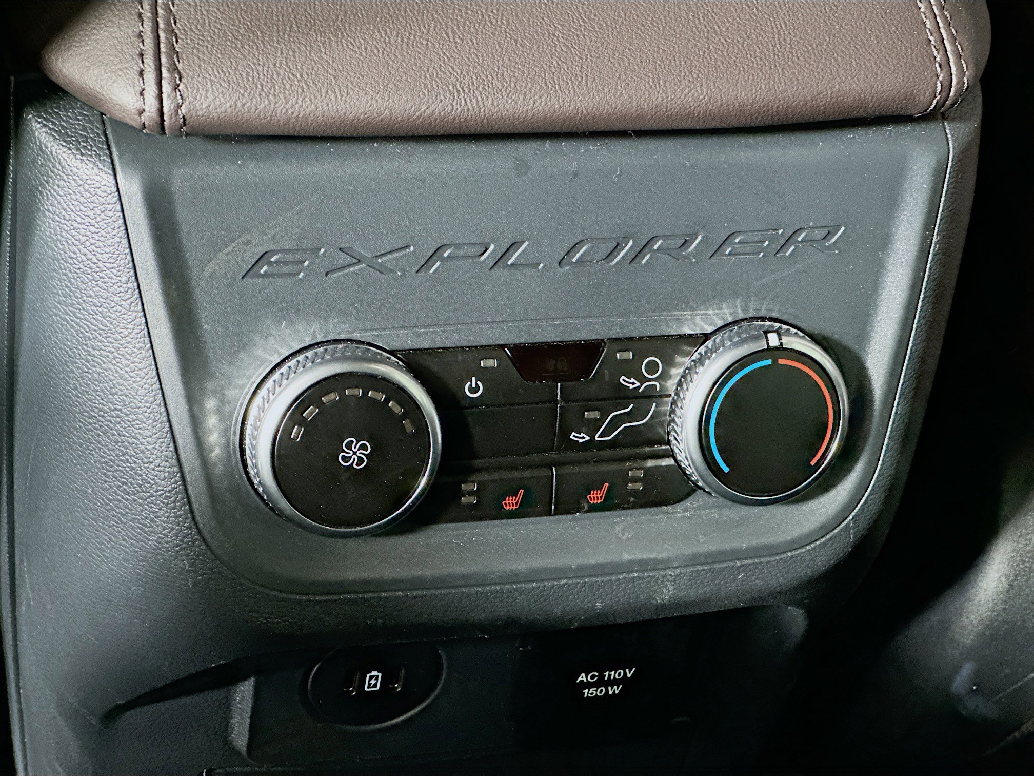 Used 2025 Ford Explorer Platinum image 28