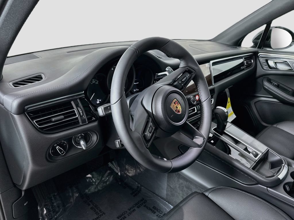 New 2026 Porsche Macan AWD/4WD image 4