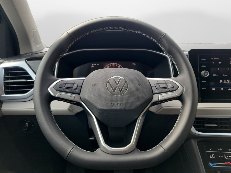 New 2026 Volkswagen Taos SE AWD/4WD image 10