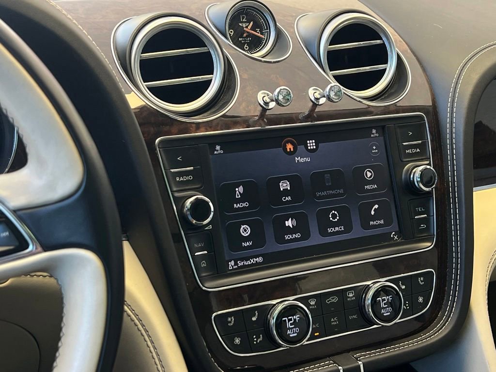 Used 2017 Bentley Bentayga AWD/4WD image 21