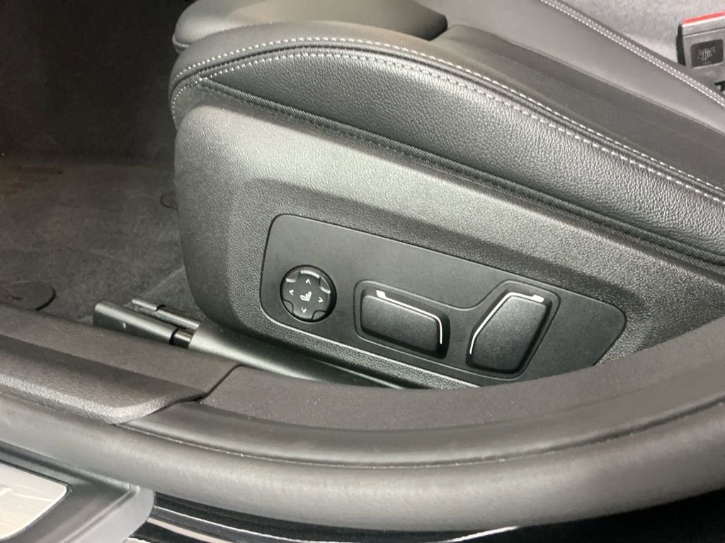 Certified 2025 BMW 330i Sedan w/ M Sport Package RWD image 20